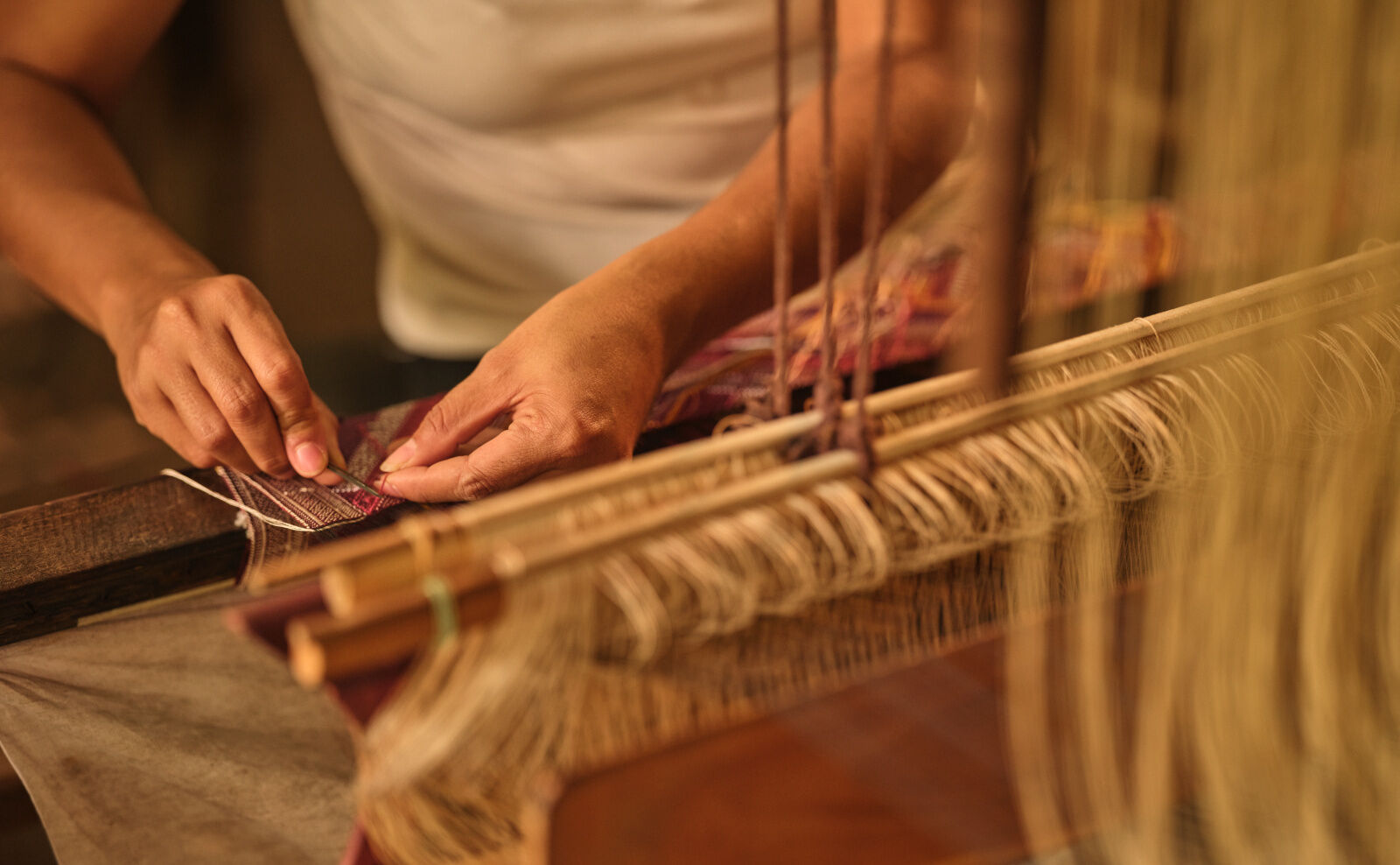 Seize the artisanal essence of Laos’ flea market treasures